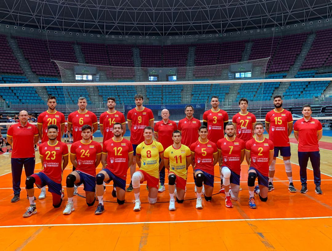 La selección española, con los celestes Osorio (12) y Villalba (2). La selección española, con los celestes Osorio (12) y Villalba (2).