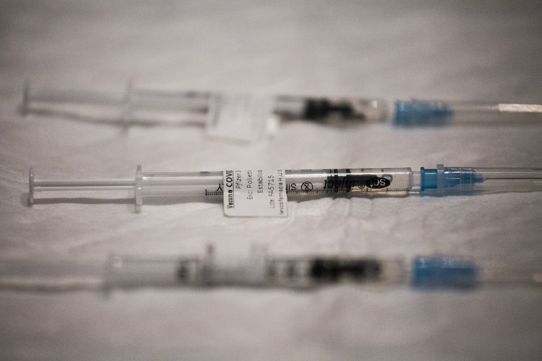 Varias dosis de la vacuna de Pfizer Varias dosis de la vacuna de Pfizer