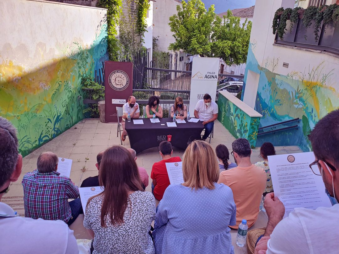 Momento de la presentación de la Asociación Amigos de Paleomágina Momento de la presentación de la Asociación Amigos de Paleomágina