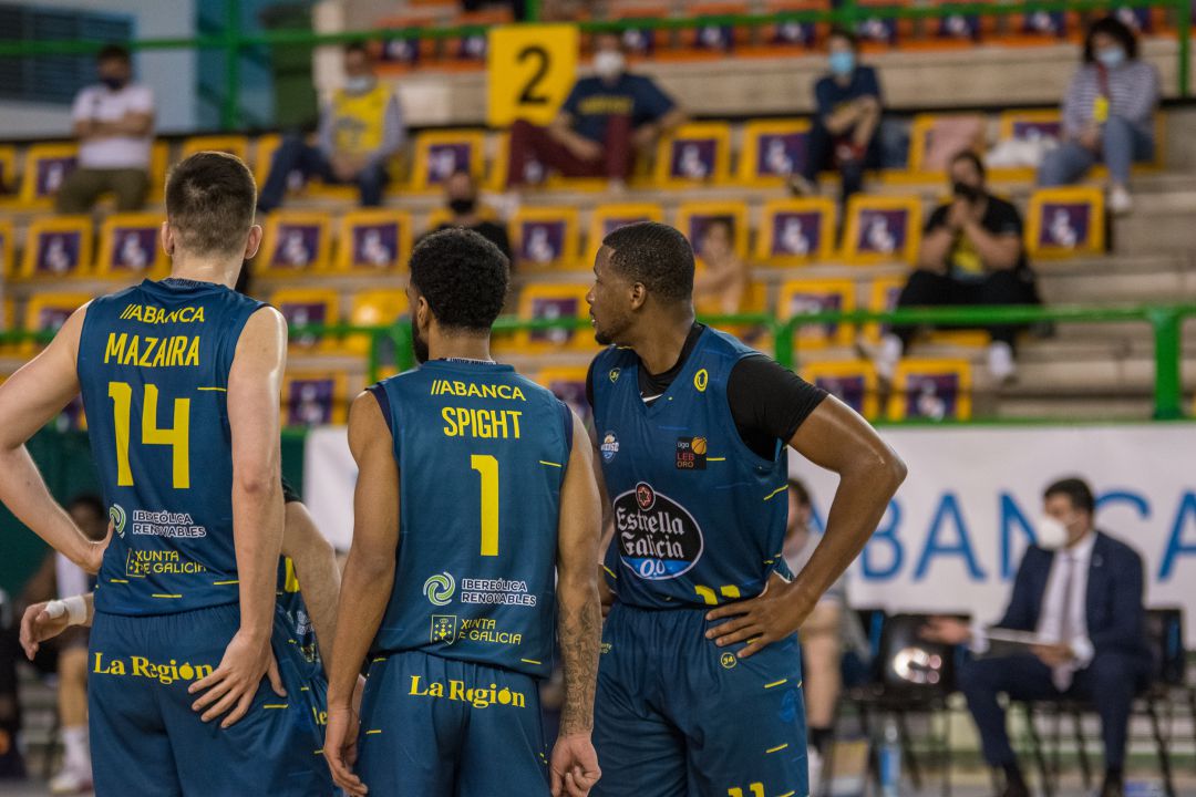 El COB descendía a la Liga Plata, al perder en el Pazo ante Murcia, por 77-78 El COB descendía a la Liga Plata, al perder en el Pazo ante Murcia, por 77-78