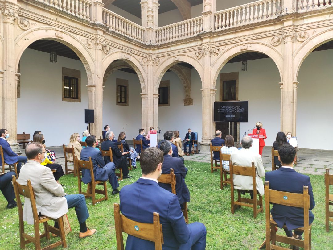 Verónica Casado en el reconocimiento de la USAL a los sanitarios Verónica Casado en el reconocimiento de la USAL a los sanitarios