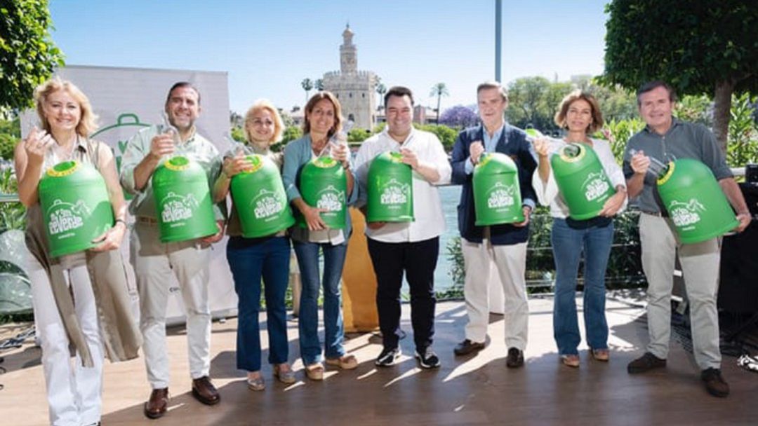 El grupo 'Siempre Así' en la presentación del himno de Ecovidrio El grupo 'Siempre Así' en la presentación del himno de Ecovidrio