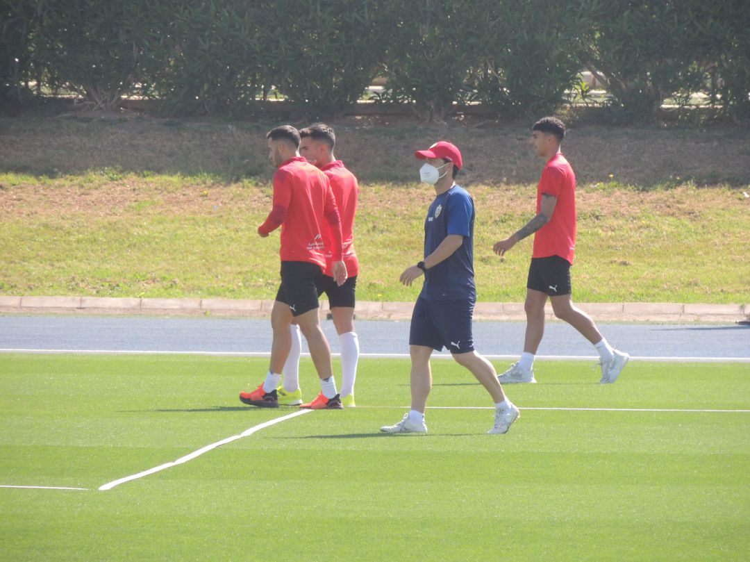 Rubi con el equipo en el entrenamiento tras perder en Cartagena. Rubi con el equipo en el entrenamiento tras perder en Cartagena.