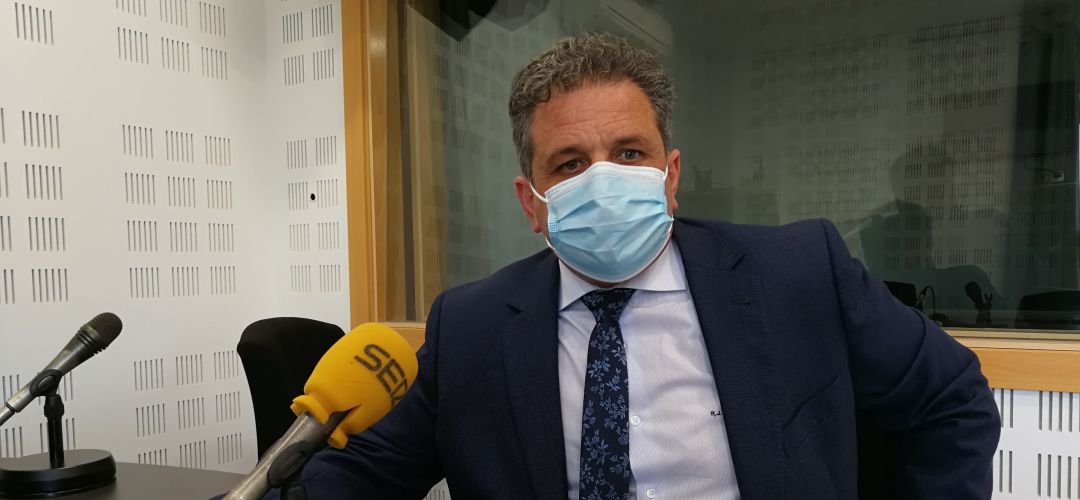 El alcalde de Parla reivnidica ante los microfonos de SER Madrid Sur que se construya el nuevo instituto y no haya prefabricados. El alcalde de Parla reivnidica ante los microfonos de SER Madrid Sur que se construya el nuevo instituto y no haya prefabricados.