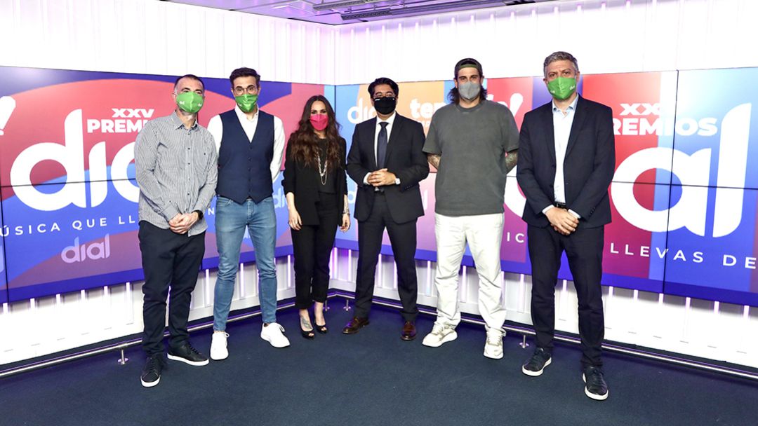 Miguel Corral, Luis Larrodera, Malú, Pedro Martín, Melendi y Vicent Argudo Miguel Corral, Luis Larrodera, Malú, Pedro Martín, Melendi y Vicent Argudo