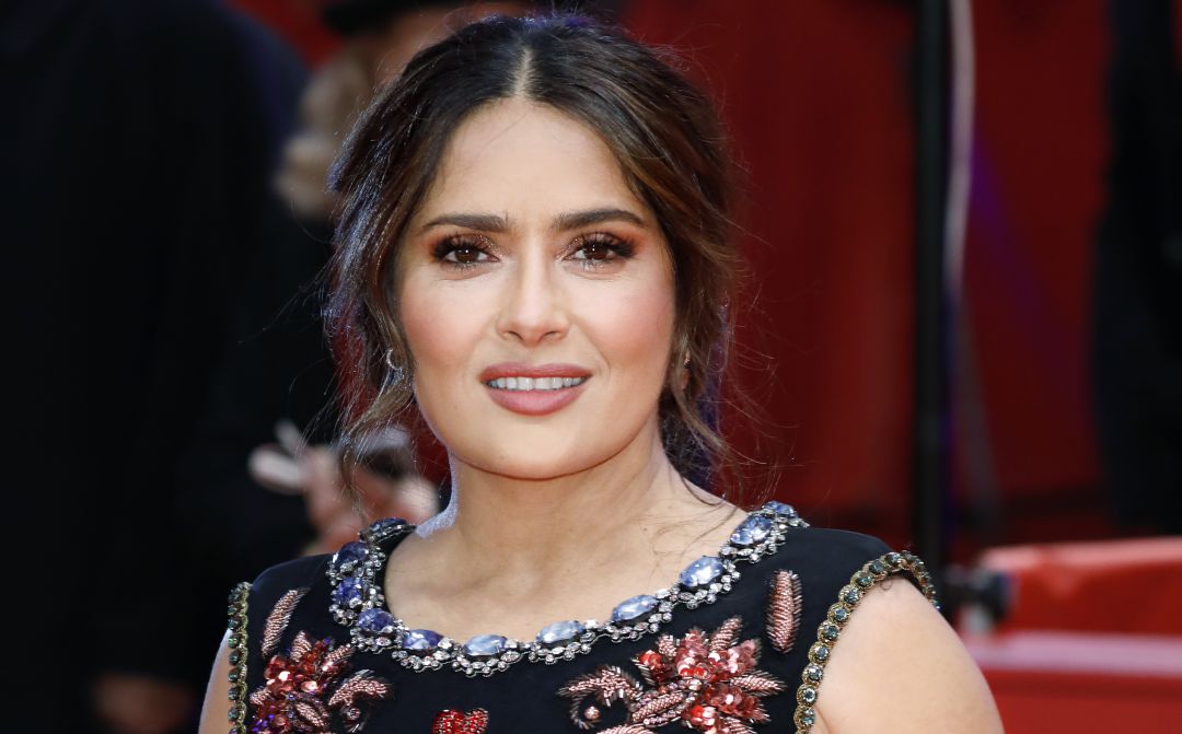 Salma Hayek confiesa que estuvo muy grave por la COVID-19. Salma Hayek confiesa que estuvo muy grave por la COVID-19.