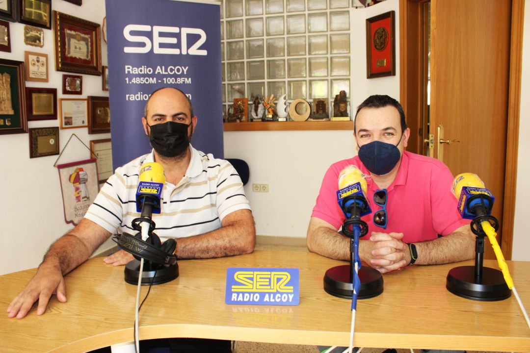 David Ponsoda, presidente de la Asociación Cultural Samarita, y Rubén Carbonell, propietario de ComCasa Aves y Huevos Luisa David Ponsoda, presidente de la Asociación Cultural Samarita, y Rubén Carbonell, propietario de ComCasa Aves y Huevos Luisa