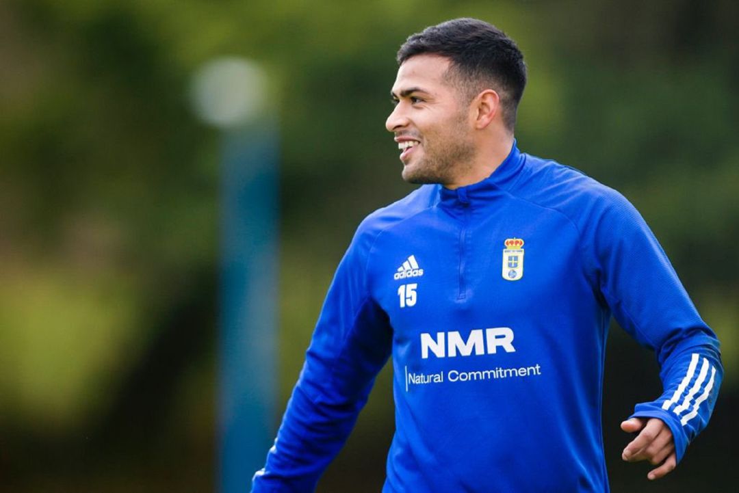 Nahuel Leiva, durante un entrenamiento con el Real Oviedo. Nahuel Leiva, durante un entrenamiento con el Real Oviedo.