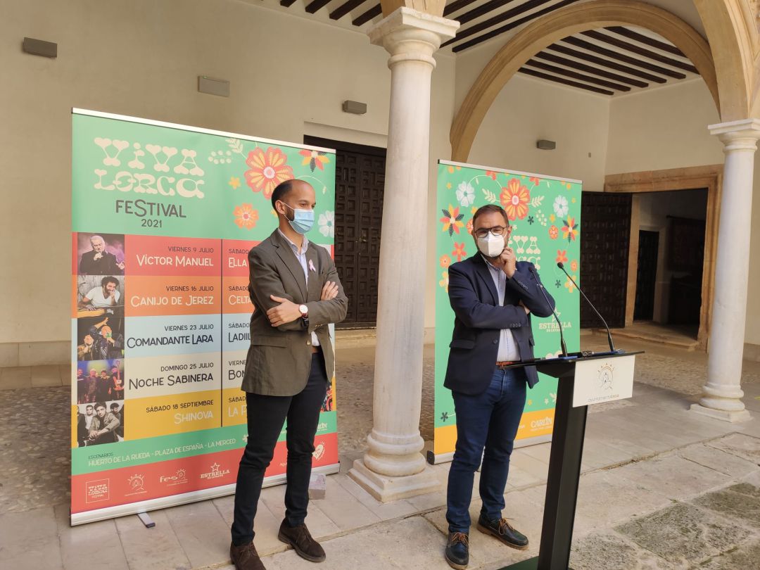 De izda a derecha: Jose Ángel Ponce, concejal de festejos del Ayuntamiento de Lorca y Diego José Mateos, alcalde de Lorca en la presentación de la primera edición del festival 'Viva Lorca' De izda a derecha: Jose Ángel Ponce, concejal de festejos del Ayuntamiento de Lorca y Diego José Mateos, alcalde de Lorca en la presentación de la primera edición del festival 'Viva Lorca'