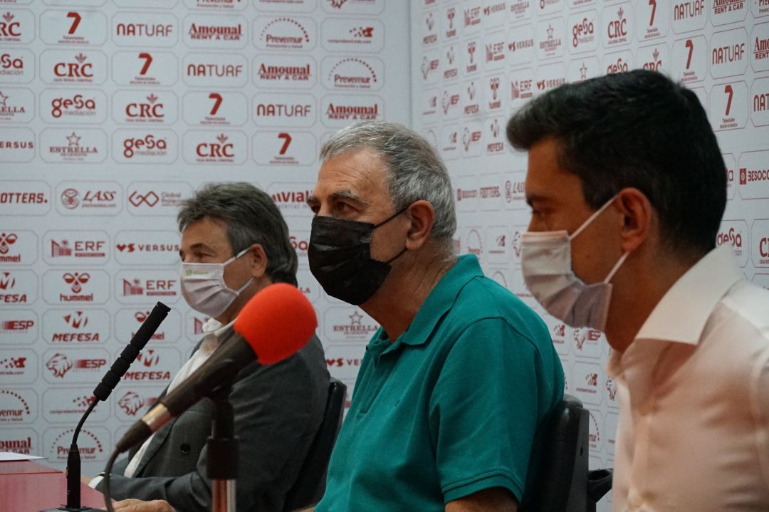 Agustín Ramos, consejero del Real Murcia, Francisco Tornel, presidente, y Antonio Martínez, consejero Agustín Ramos, consejero del Real Murcia, Francisco Tornel, presidente, y Antonio Martínez, consejero