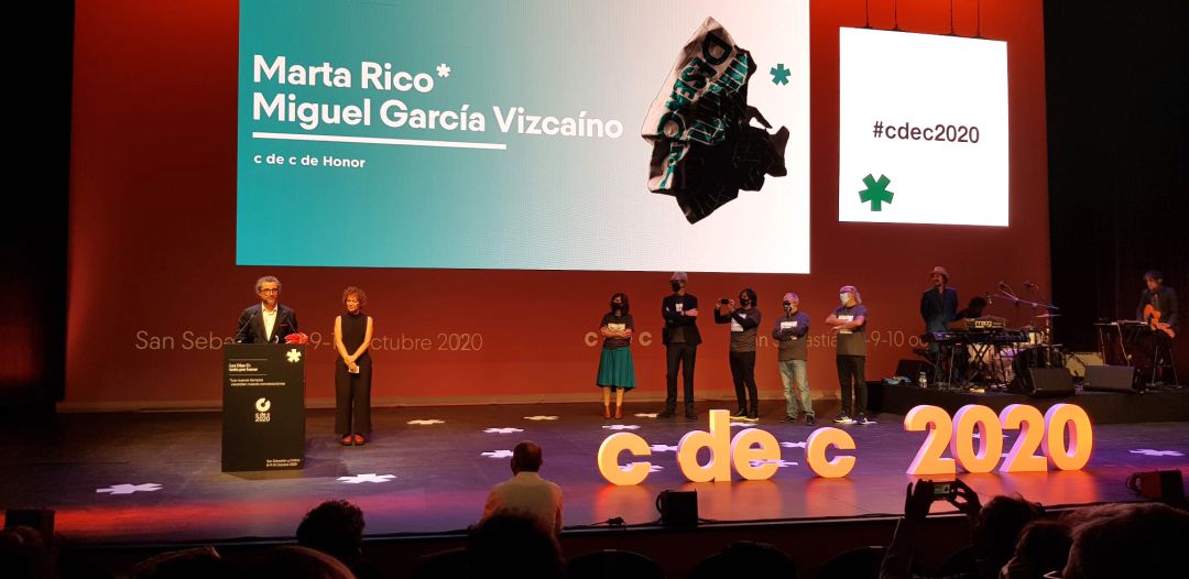 Entrega del premio del pasado año en el Kursaal Entrega del premio del pasado año en el Kursaal
