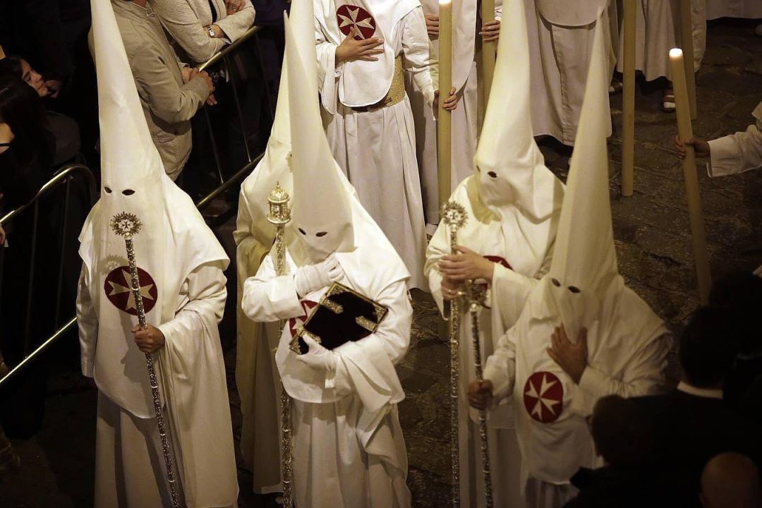 Nazarenos de la Amargura en su salida procesional de un Domingo de Ramos Nazarenos de la Amargura en su salida procesional de un Domingo de Ramos