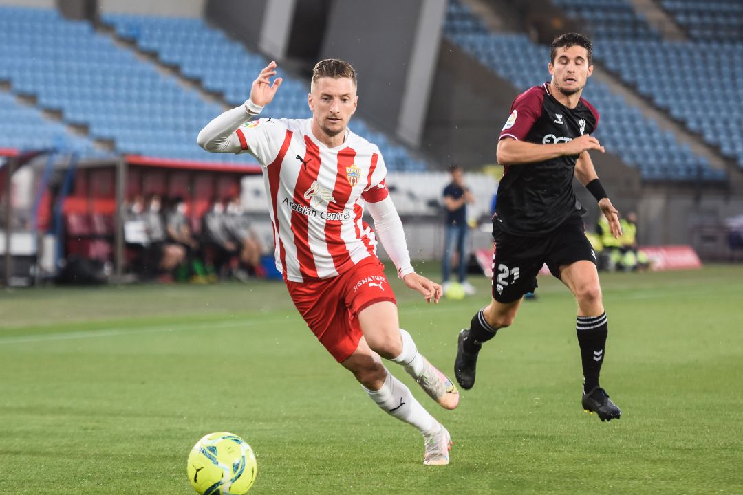 Iván Balliu, un futbolista con galones en el Almería. Iván Balliu, un futbolista con galones en el Almería.
