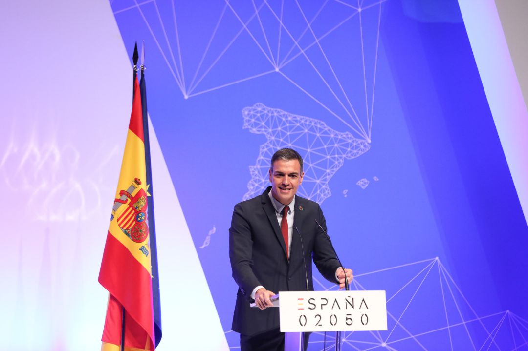 El presidente del Gobierno, Pedro Sánchez, interviene en la presentación del proyecto España 2050, en el Auditorio del Museo Nacional Reina Sofía, a 20 de mayo de 2021, en Madrid (España). El proyecto pretende poner en marcha una reflexión colectiva y plural sobre el futuro de nuestro país en el mundo post-COVID. El presidente del Gobierno, Pedro Sánchez, interviene en la presentación del proyecto España 2050, en el Auditorio del Museo Nacional Reina Sofía, a 20 de mayo de 2021, en Madrid (España). El proyecto pretende poner en marcha una reflexión colectiva y plural sobre el futuro de nuestro país en el mundo post-COVID.
