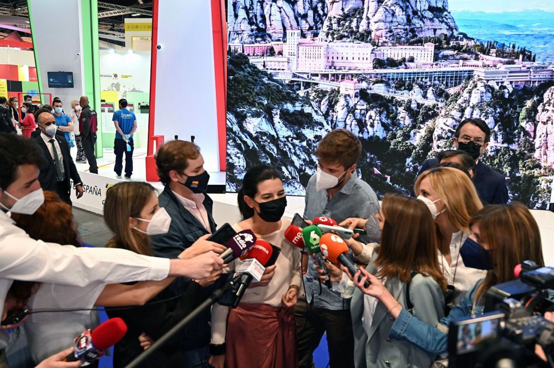 La portavoz de Vox en la Asamblea de Madrid, Rocío Monasterio, atiende a los medios en su visita este viernes a la Feria Internacional de Turismo FITUR que se celebra en Madrid. La portavoz de Vox en la Asamblea de Madrid, Rocío Monasterio, atiende a los medios en su visita este viernes a la Feria Internacional de Turismo FITUR que se celebra en Madrid.