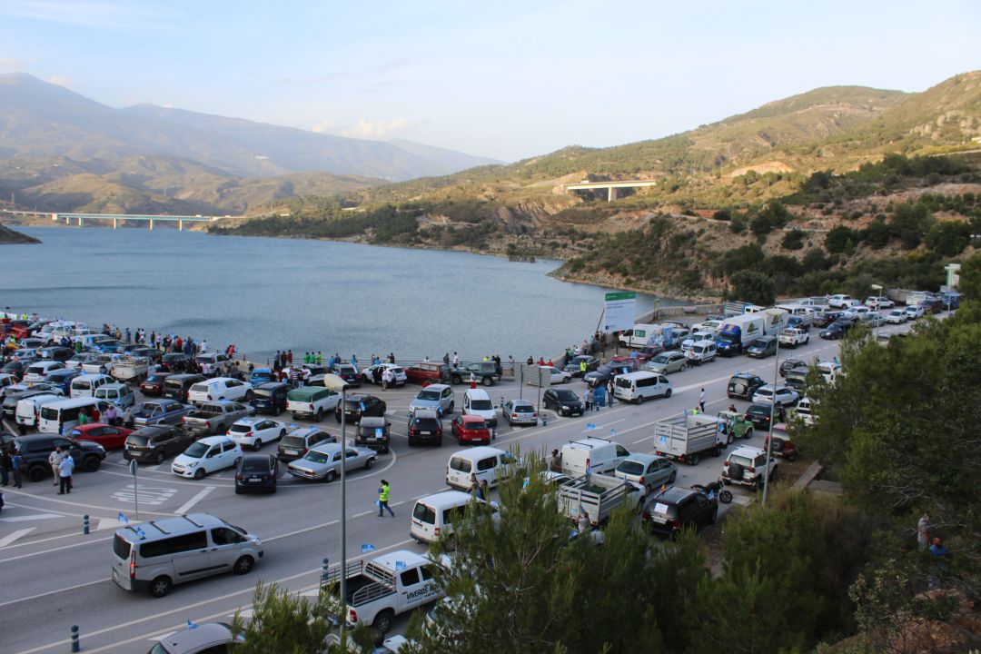 Agricultores se concentran en la presa de Rules para exigir, por enésima vez, las canalizaciones Agricultores se concentran en la presa de Rules para exigir, por enésima vez, las canalizaciones