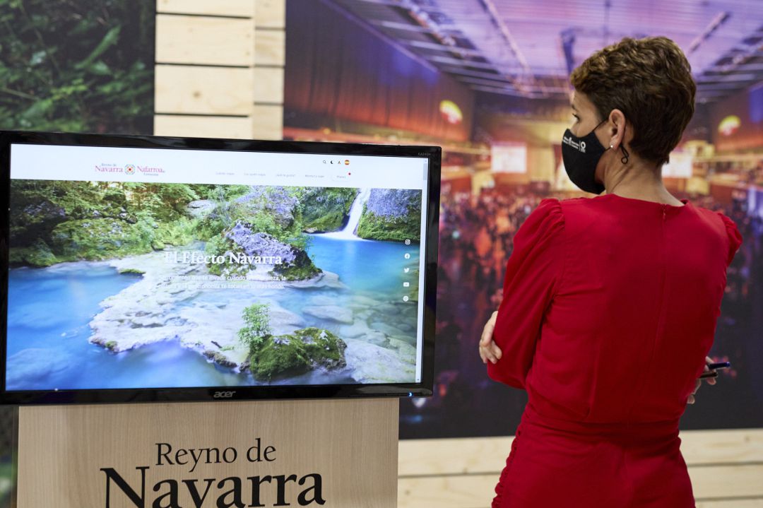 La presidenta de Navarra, María Chivite, durante una visita al stand de Navarra en Fitur. La presidenta de Navarra, María Chivite, durante una visita al stand de Navarra en Fitur.