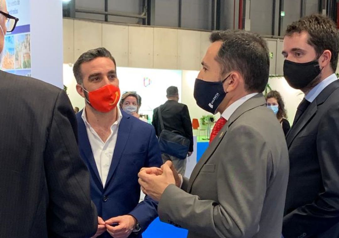 Pere Antoni, alcalde de Canet d'En Berenguer, con el Alto Comisionado España Nación Emprendedora Pere Antoni, alcalde de Canet d'En Berenguer, con el Alto Comisionado España Nación Emprendedora