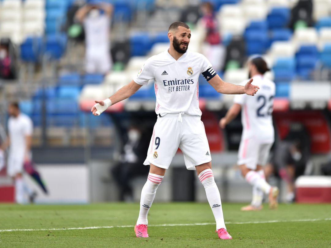 Benzema se lamenta tras el fuera de juego anulado Benzema se lamenta tras el fuera de juego anulado