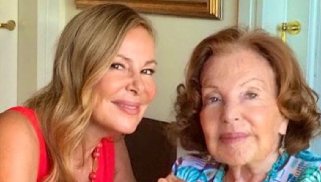 Ana Obregón subió esta foto con su madre en abril de 2021 Ana Obregón subió esta foto con su madre en abril de 2021