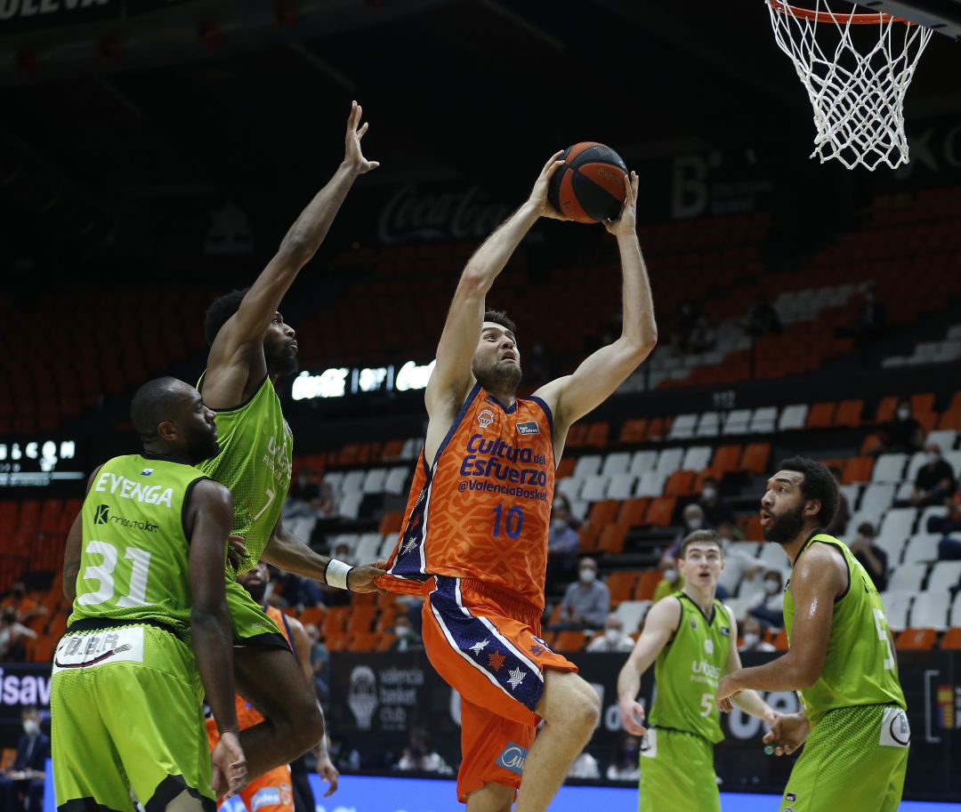 Tobey entra a canasta frente al Fuenlabrada. Tobey entra a canasta frente al Fuenlabrada.