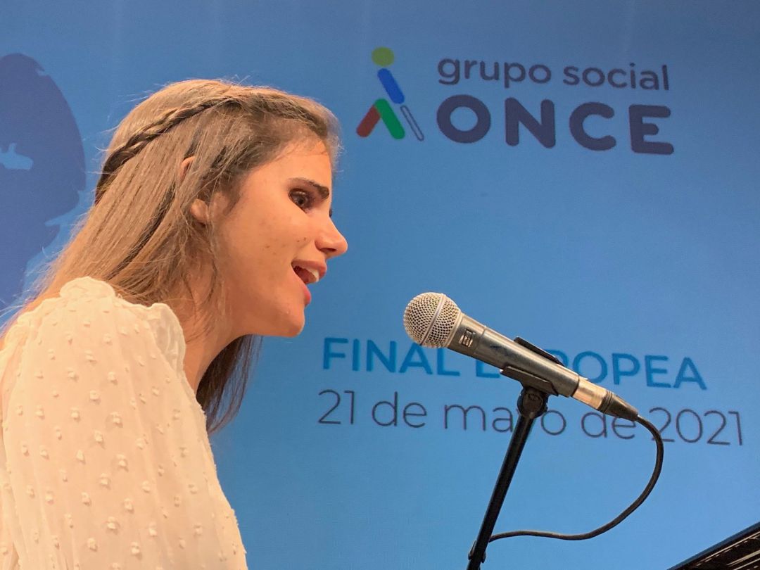 La cantante Laura Diepstraten, ganadora de la primera edición del International Low Vision Song Contest La cantante Laura Diepstraten, ganadora de la primera edición del International Low Vision Song Contest