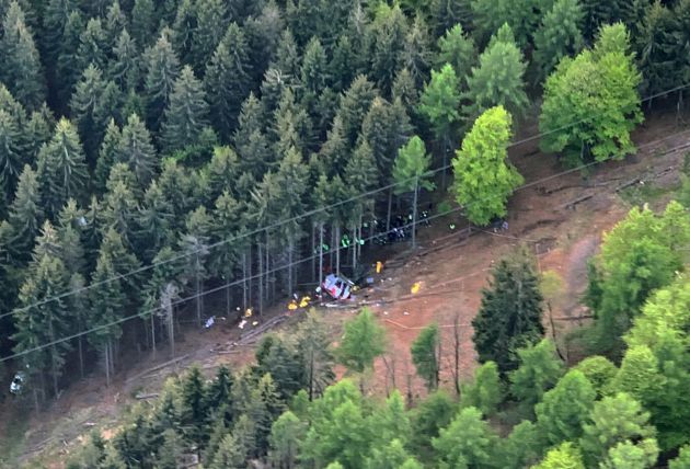 Así ha quedado la cabina del teleférico donde iban los 15 viajeros Así ha quedado la cabina del teleférico donde iban los 15 viajeros