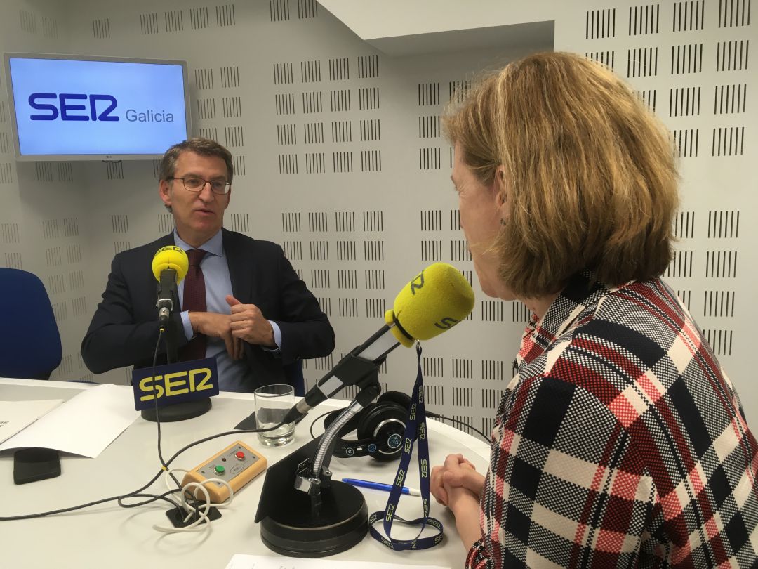 El presidente de la Xunta, Alberto Núñez Feijóo, durante su entrevista en Radio Galicia - Cadena SER. El presidente de la Xunta, Alberto Núñez Feijóo, durante su entrevista en Radio Galicia - Cadena SER.