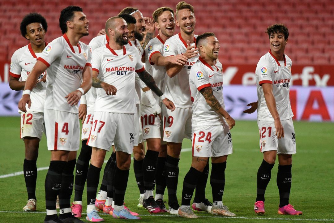 Celebración del gol del Papu. Celebración del gol del Papu.