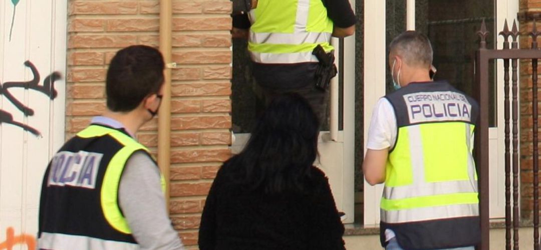 Imagen de una de las detenidas Imagen de una de las detenidas