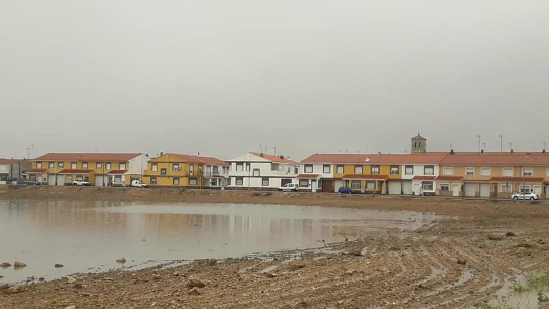En el municipio las lluvias inundaron algunos garajes de viviendas En el municipio las lluvias inundaron algunos garajes de viviendas