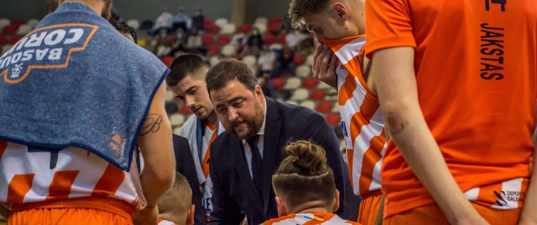 Sergio García da instrucciones a sus jugadores Sergio García da instrucciones a sus jugadores