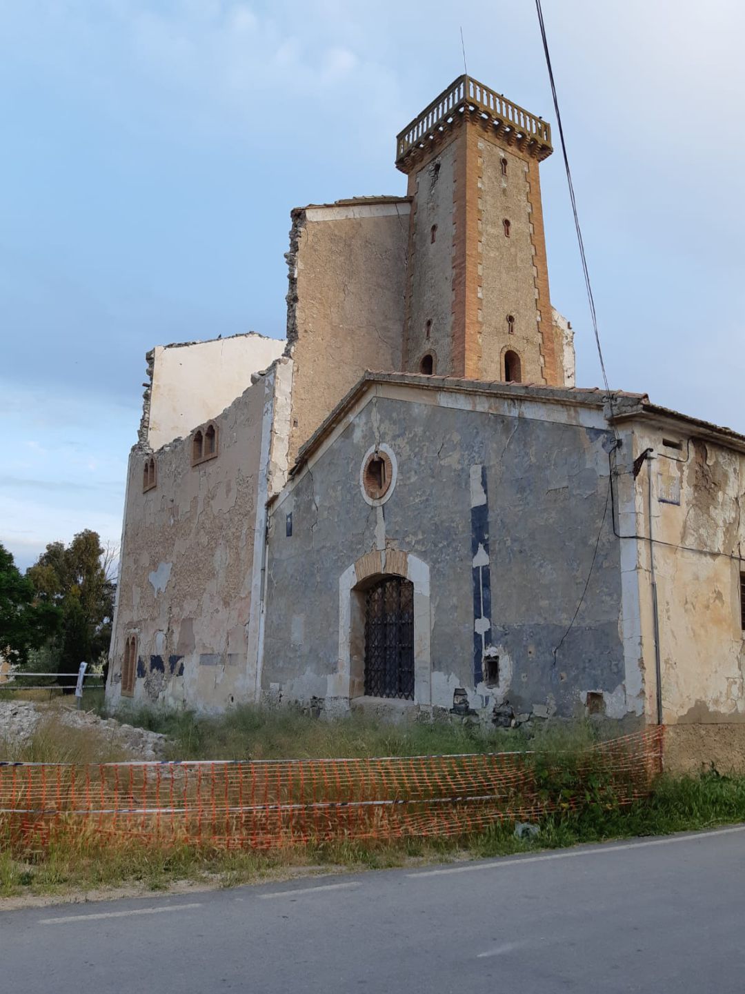 El Ayuntamiento de Sax limita el acceso a la zona por motivos de seguridad El Ayuntamiento de Sax limita el acceso a la zona por motivos de seguridad