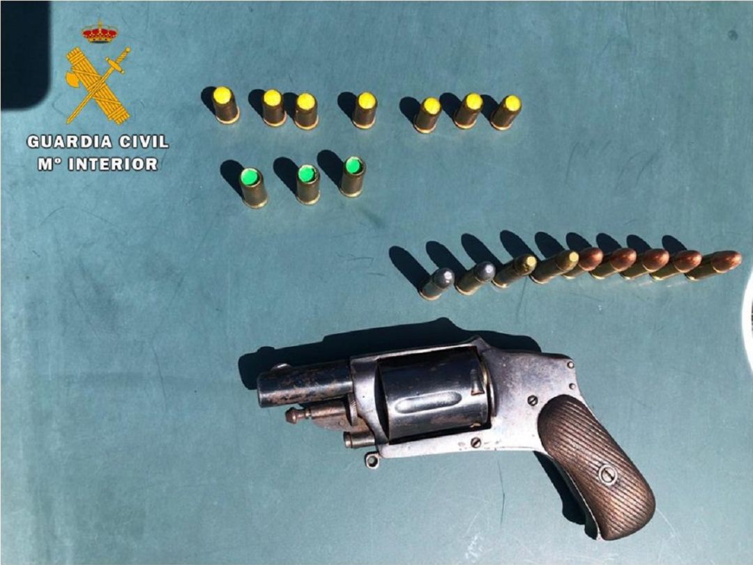 Imagen del material incautado al detenido Imagen del material incautado al detenido