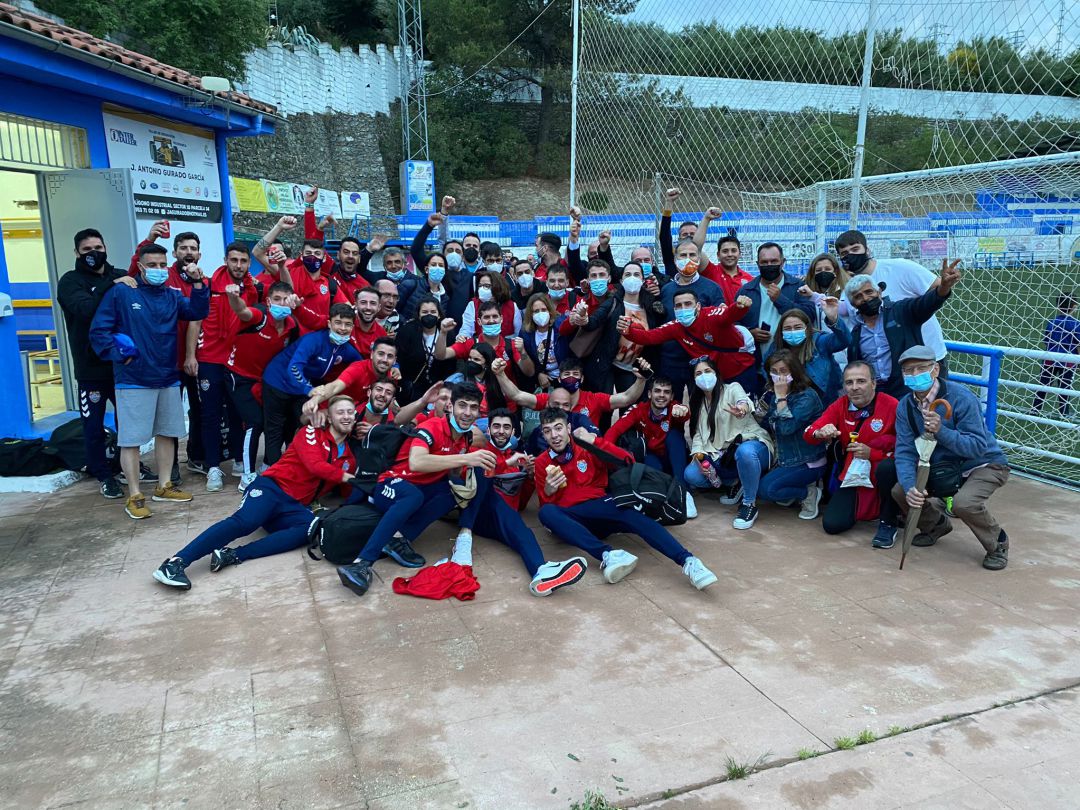 El CF Iliturgi festejando su ascenso a División de Honor. El CF Iliturgi festejando su ascenso a División de Honor.