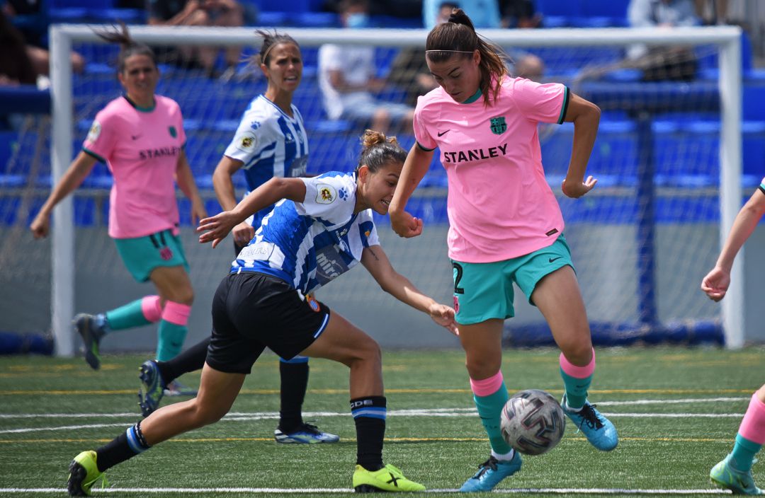 Patri Guijarro controla el balón durante el partido del F.C. Barcelona ante el RCD Espanyol. Las blaugranas, flamantes campeonas de Champions, son las grandes favoritas en Leganés. Patri Guijarro controla el balón durante el partido del F.C. Barcelona ante el RCD Espanyol. Las blaugranas, flamantes campeonas de Champions, son las grandes favoritas en Leganés.