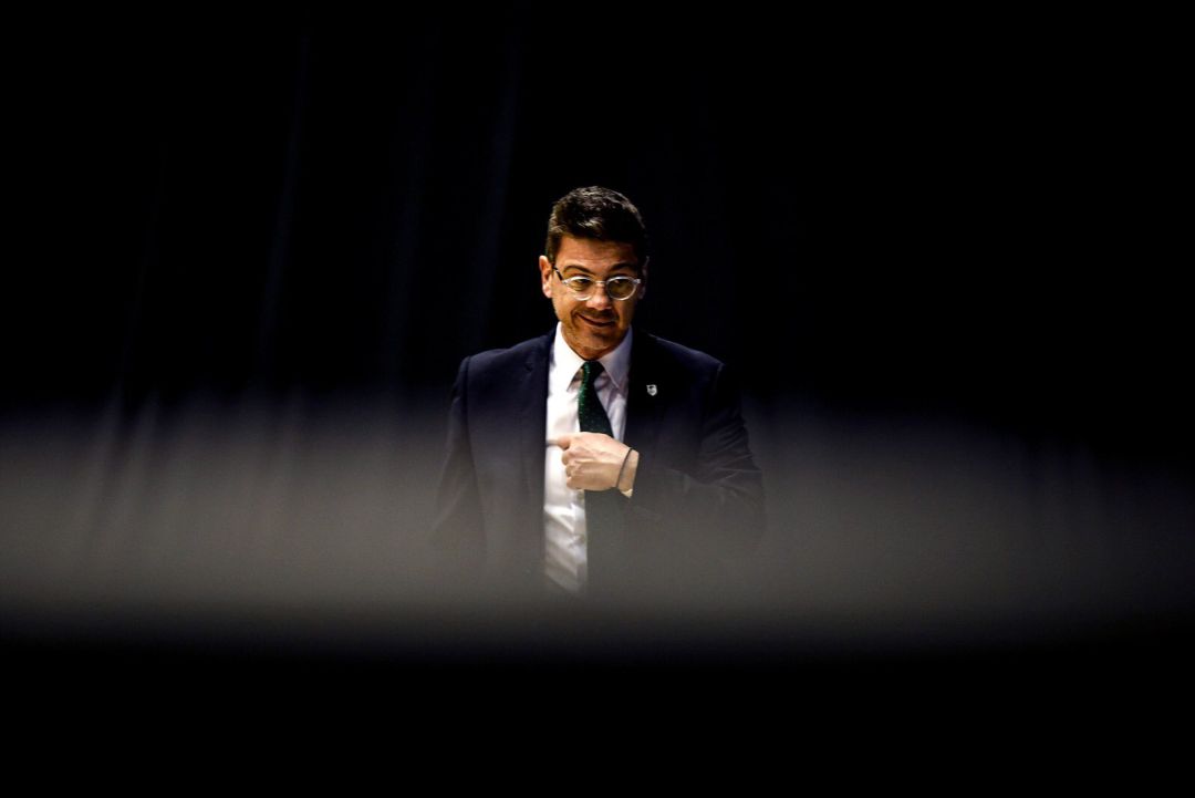 Fotis Katsikaris, en un partido del Unicaja Fotis Katsikaris, en un partido del Unicaja