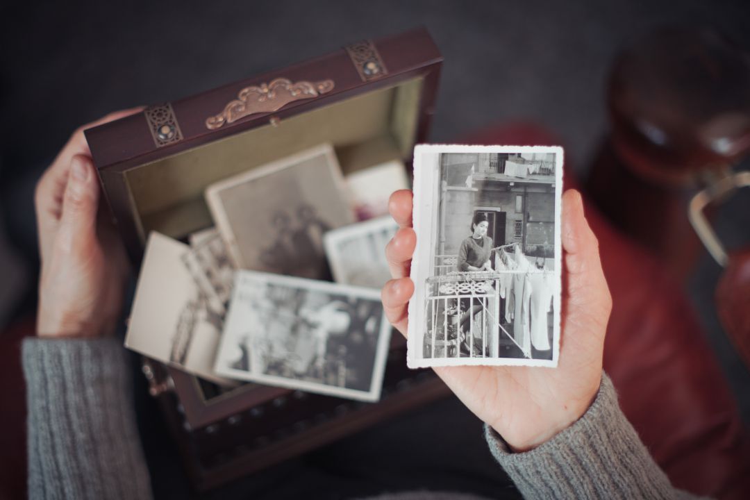 El proyecto VIVEWeb pretende concienciar a la sociedad sobre la importancia de los recuerdos de nuestros mayores El proyecto VIVEWeb pretende concienciar a la sociedad sobre la importancia de los recuerdos de nuestros mayores