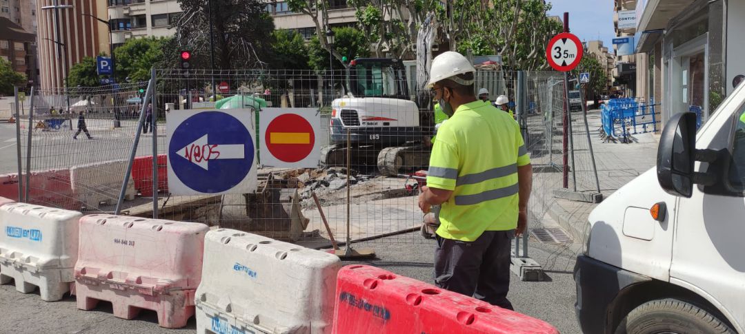 El Paseo de la Libertad está cortada desde Alcalde Conangla al Altozano El Paseo de la Libertad está cortada desde Alcalde Conangla al Altozano