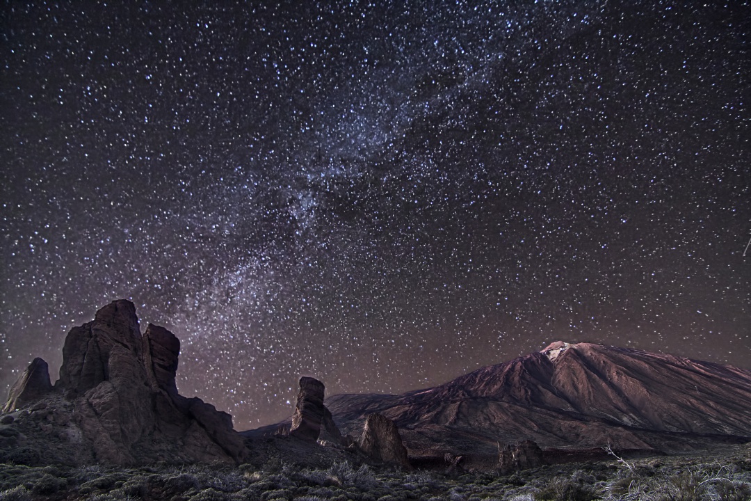 La Vía Láctea desde el Parque Nacional del Teide (Tenerife) La Vía Láctea desde el Parque Nacional del Teide (Tenerife)