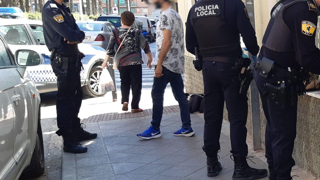 Agentes de la Policía Local en el momento del suceso Agentes de la Policía Local en el momento del suceso