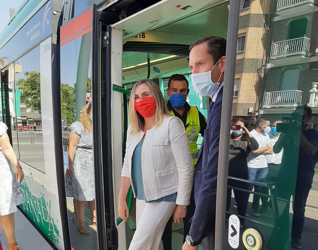 La consejera de Fomento de la Junta, Marifrán Carazo, en el metro de Granada La consejera de Fomento de la Junta, Marifrán Carazo, en el metro de Granada