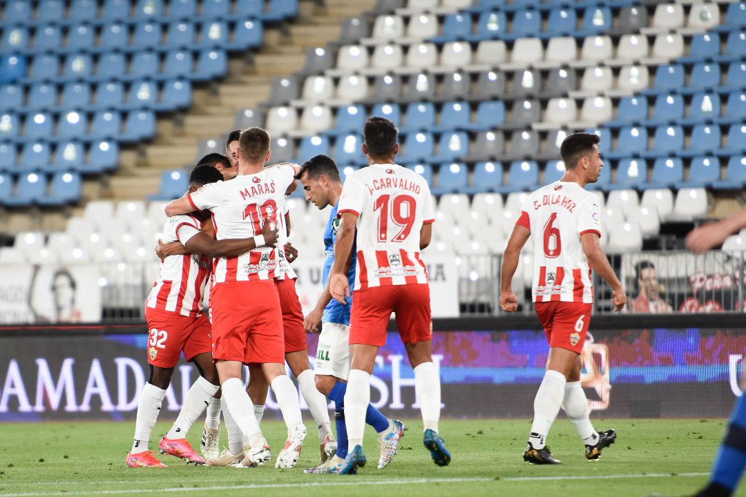 Los jugadores celebrando el 2-0, obra de Chumi. Los jugadores celebrando el 2-0, obra de Chumi.