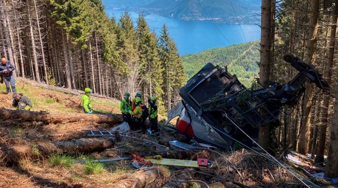 Cabina del teleférico siniestrado que ha dejado al menos 14 muertos en el norte de Italia
Cabina del teleférico siniestrado que ha dejado al menos 14 muertos en el norte de Italia