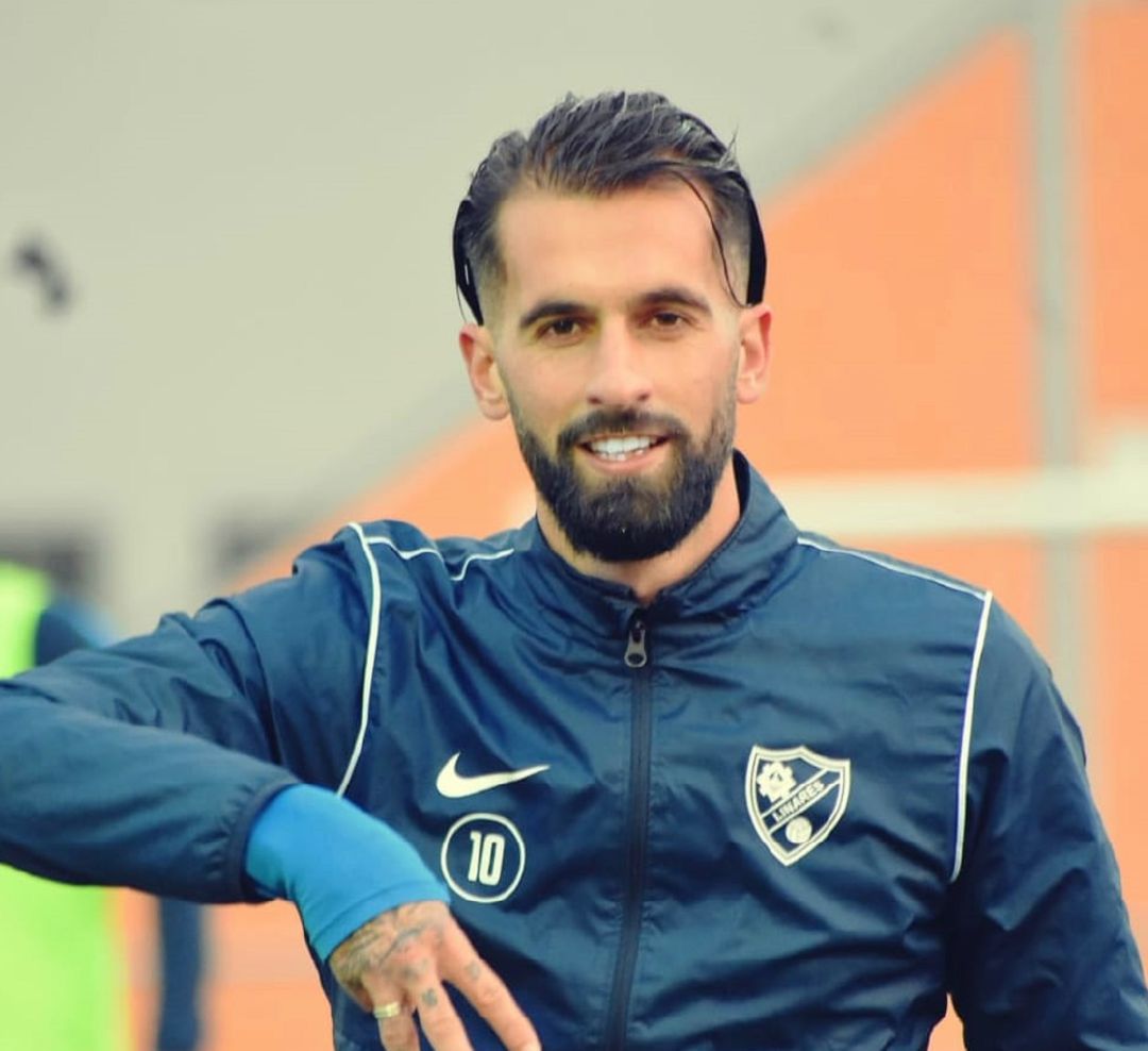 Fran Carnicer, jugador del Linares Deportivo. Fran Carnicer, jugador del Linares Deportivo.
