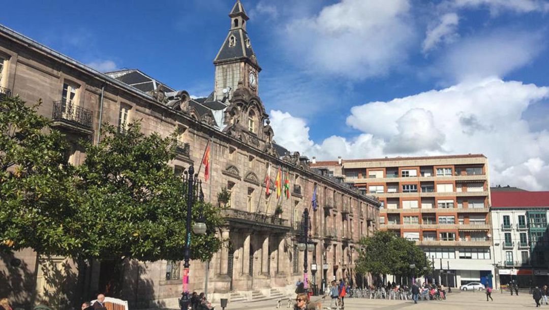 Plaza del Ayuntamiento de Torrelavega . Plaza del Ayuntamiento de Torrelavega .