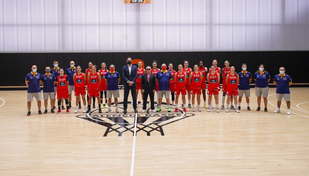Garbajosa y Blanco arropan a la selección española
FEB
Garbajosa y Blanco arropan a la selección española
FEB