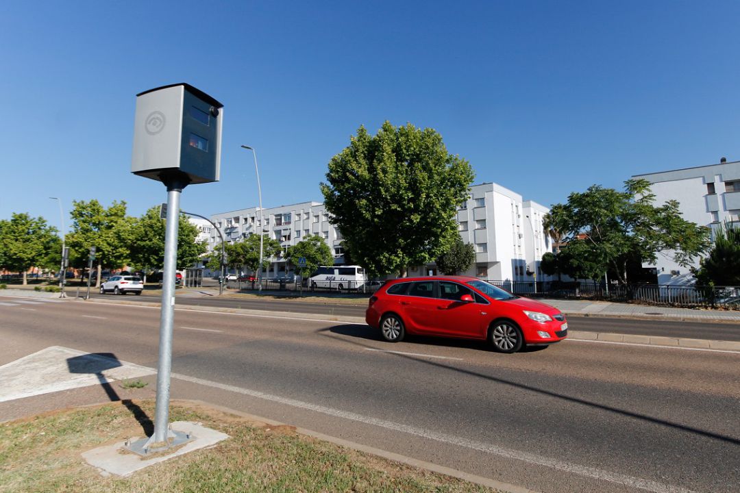 Radar instalado en la Avenida Reina Sofía de Mérida Radar instalado en la Avenida Reina Sofía de Mérida