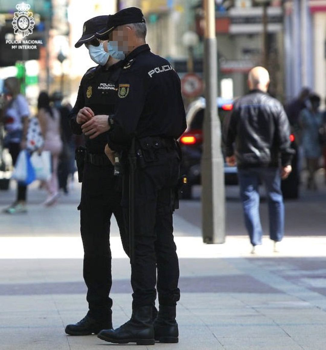 Agentes en la calle. Agentes en la calle.