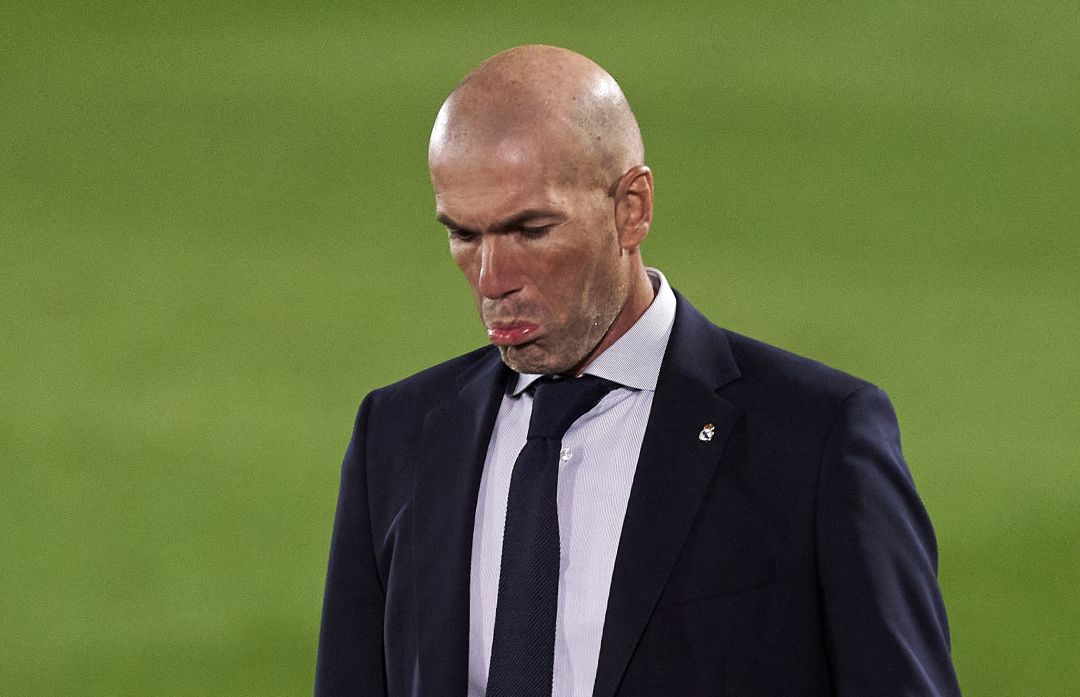Zidane, durante el Real Madrid - Cádiz de la temporada 2020-2021 Zidane, durante el Real Madrid - Cádiz de la temporada 2020-2021